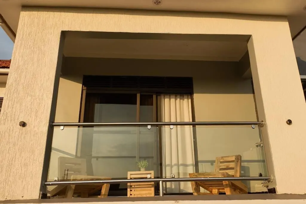 カンパラDew Houseアパートメント アパート カンパラ